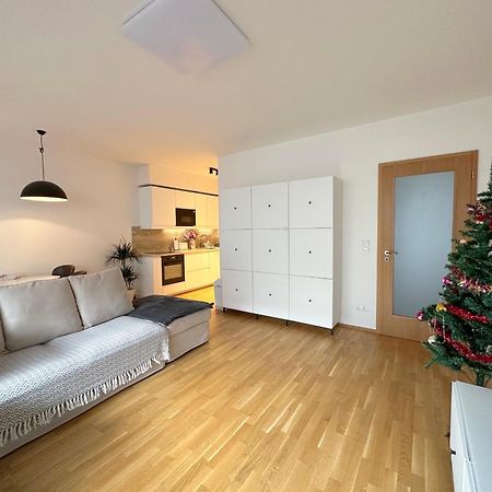 Apartment With Free Parking In ปราก ภายนอก รูปภาพ