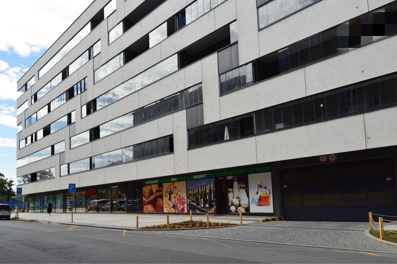 Apartment With Free Parking In ปราก ภายนอก รูปภาพ